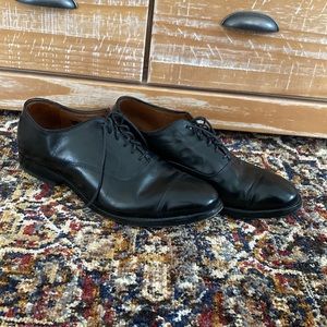 Mens Allen Edmond black dress shoe 9 1/2 leather sole brown interior